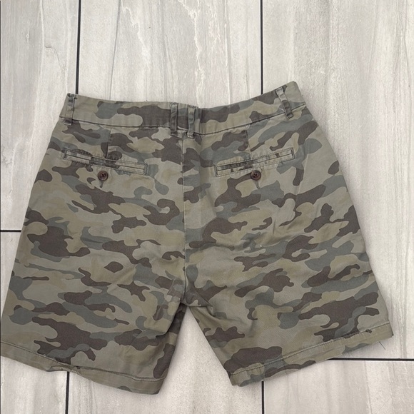 GAP Khaki Camouflage Shorts - Picture 3 of 4